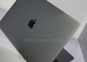 New Laptop Apple MacBook Pro 2017 8GB Intel Core I5 SSD 256GB