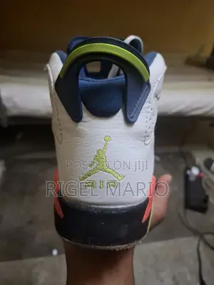 Nike Air Jordan 6 Retro