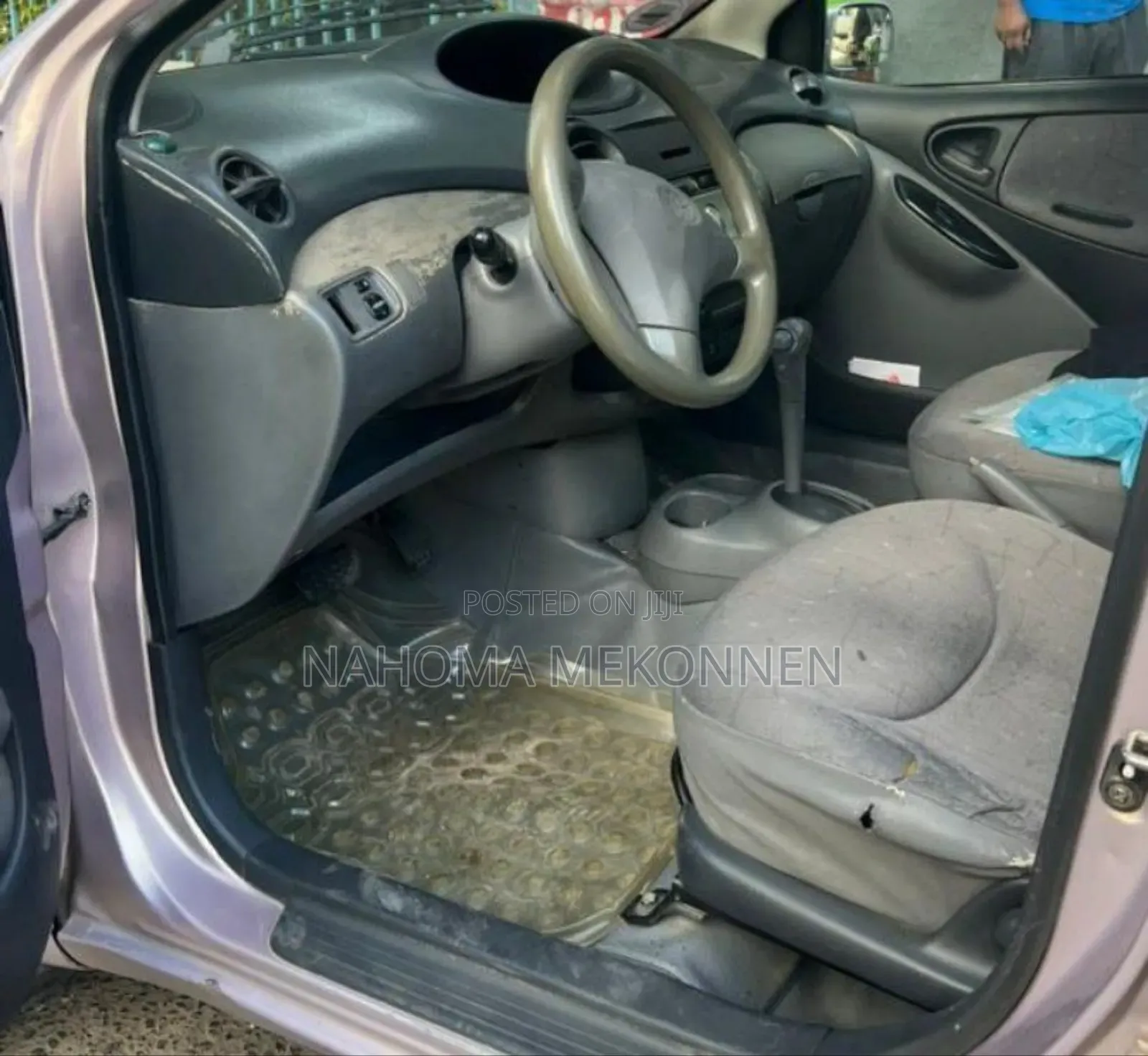 Toyota Vitz 2000 Pink