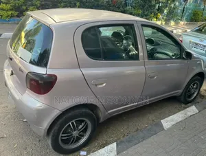 Toyota Vitz 2000 Pink