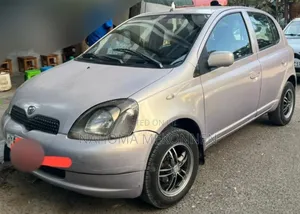 Toyota Vitz 2000 Pink