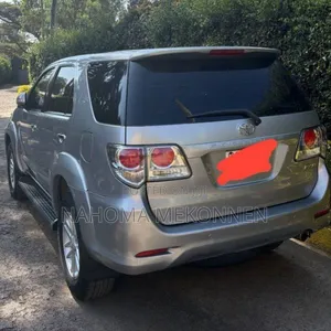 Toyota Fortuner 2015 Silver