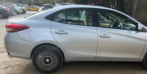 Toyota Yaris 2020 Silver