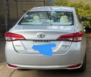 Toyota Yaris 2020 Silver