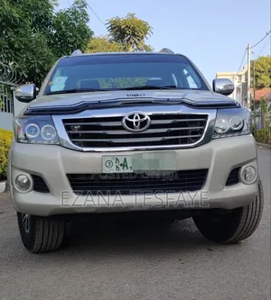 Toyota Hilux 2014 Silver