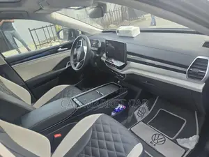 Volkswagen ID.6 2024 Gray