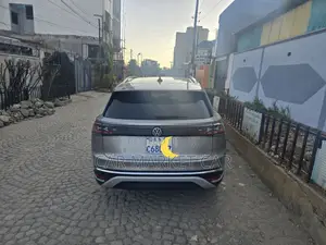 Volkswagen ID.6 2024 Gray