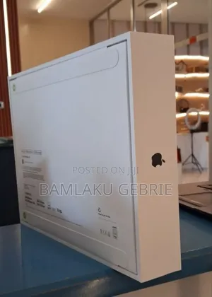 New Laptop Apple MacBook Air 2025 M4 13-Inch 16GB Apple M4 SSD 512GB