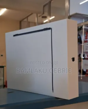 New Laptop Apple MacBook Air 2025 M4 13-Inch 16GB Apple M4 SSD 512GB