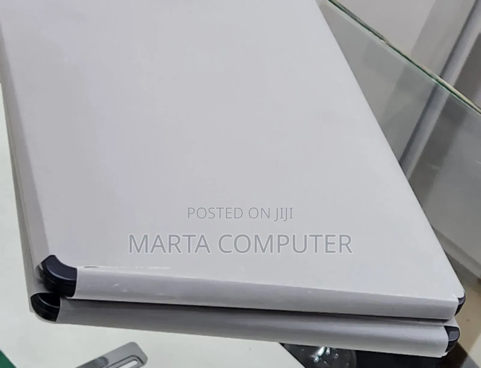 New Laptop Apple MacBook Air 2024 M3 13-Inch 16GB Apple M4 SSD 256GB