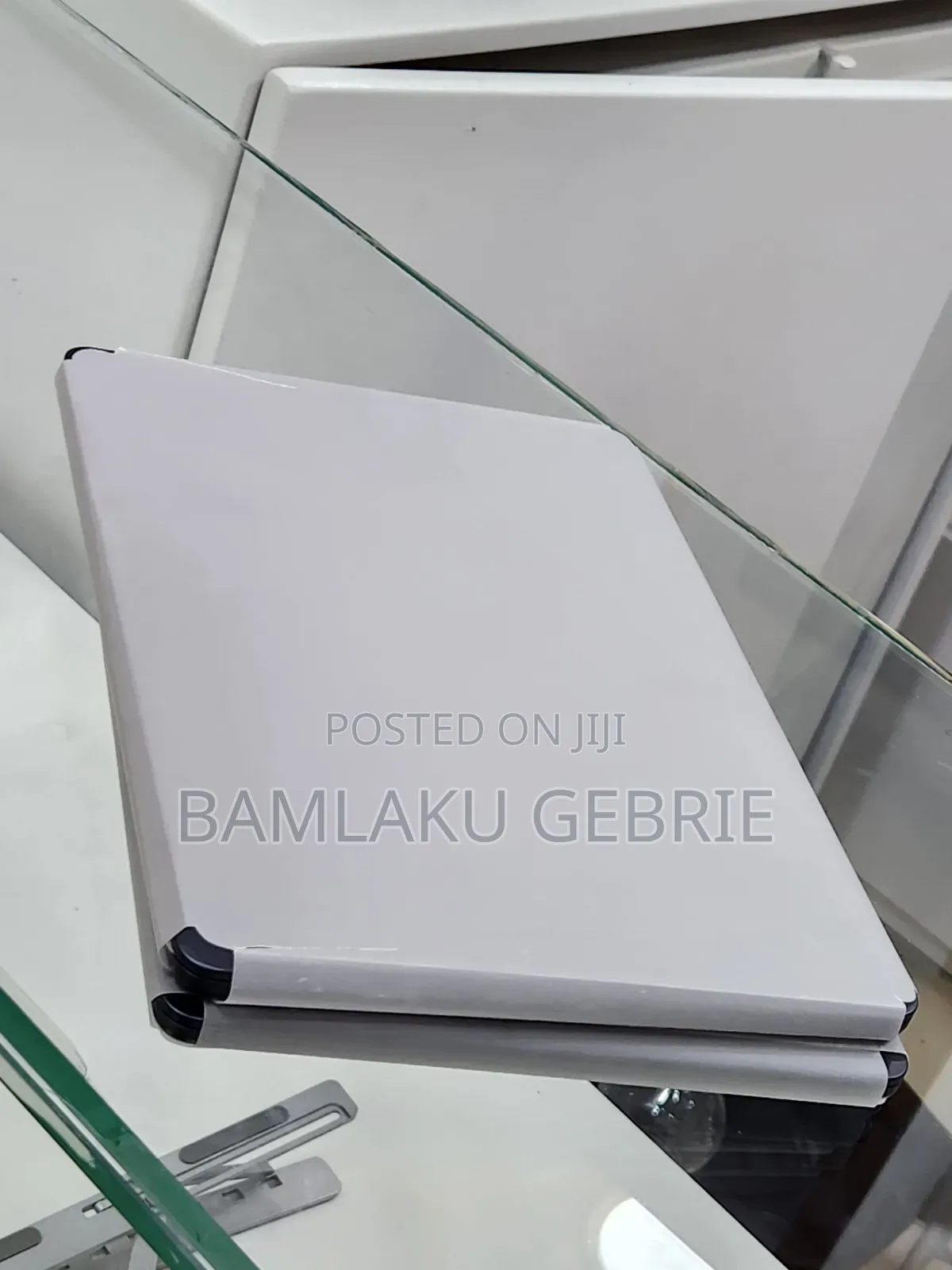 New Laptop Apple MacBook Air 2025 M4 13-Inch 16GB Apple M4 SSD 256GB