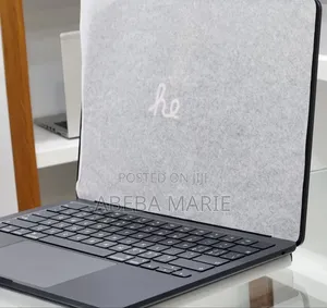 New Laptop Apple MacBook Air 2025 M4 13-Inch 16GB Apple M4 SSD 256GB