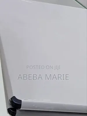 New Laptop Apple MacBook Air 2025 M4 13-Inch 16GB Apple M4 SSD 256GB