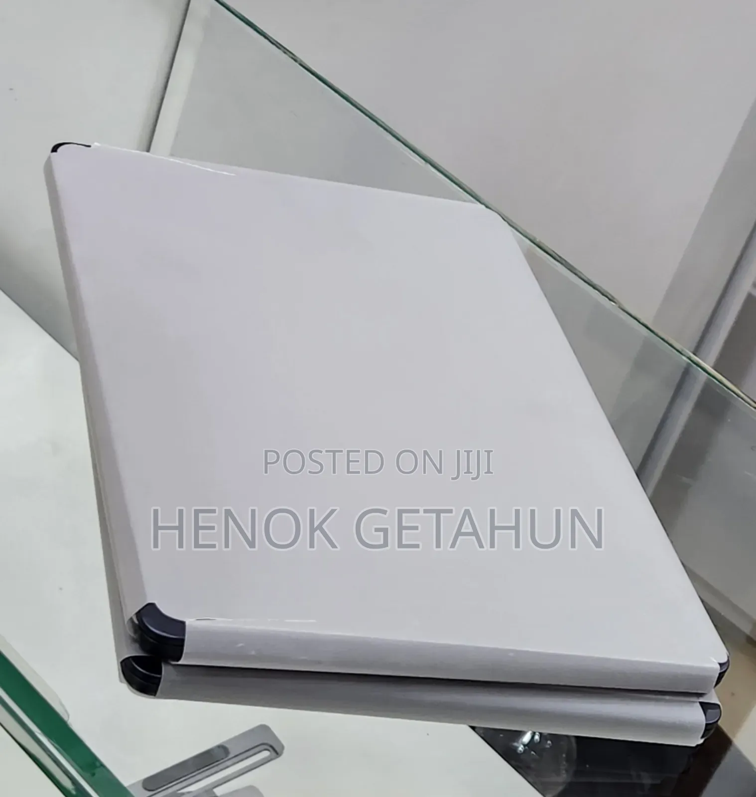 New Laptop Apple MacBook Air 2025 M4 15-Inch 16GB Apple M4 SSD 256GB