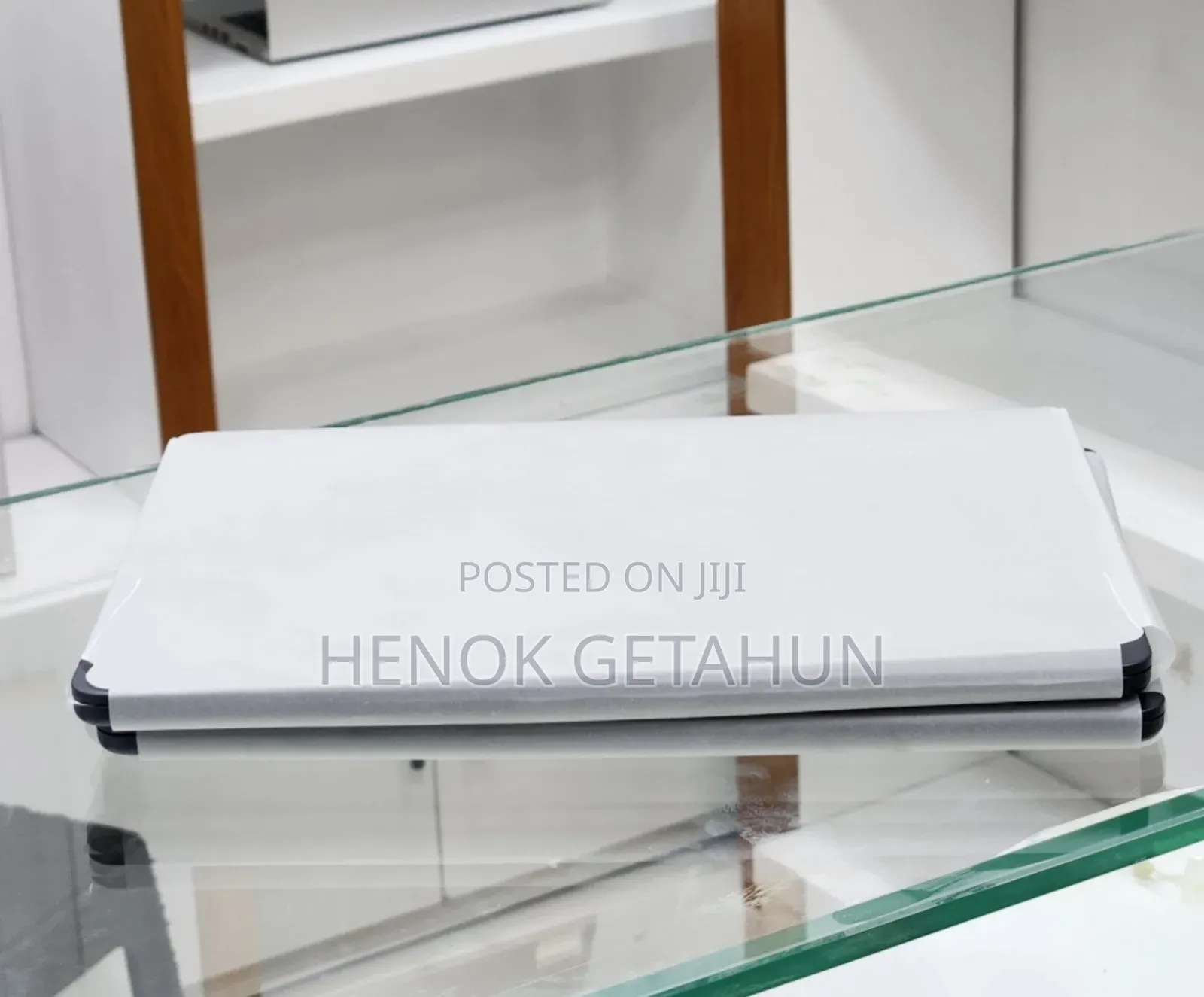 New Laptop Apple MacBook Air 2025 M4 15-Inch 16GB Apple M4 SSD 256GB