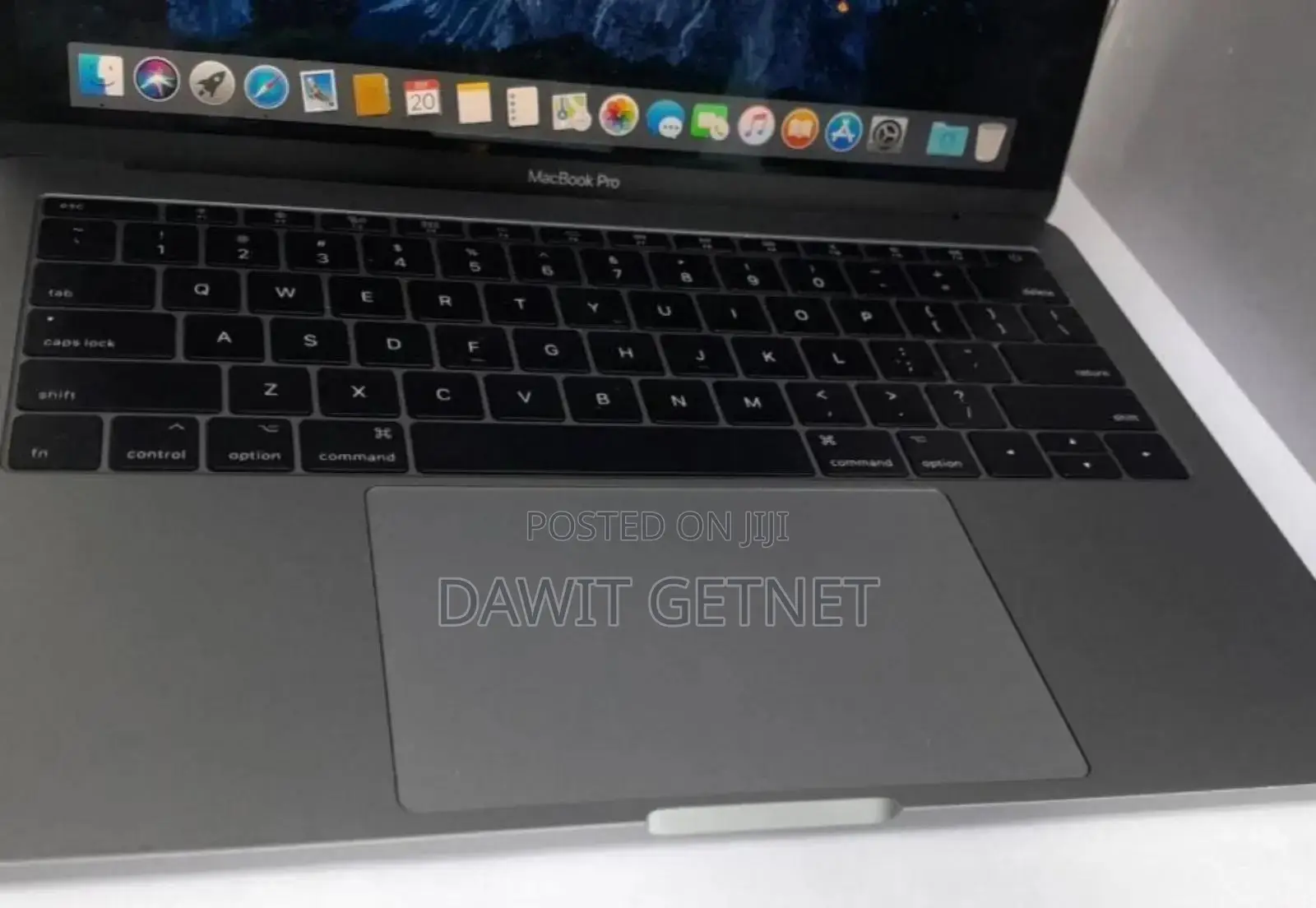 New Laptop Apple MacBook Pro 2017 8GB Intel Core I5 SSD 256GB