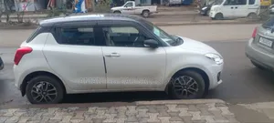 Suzuki Swift 2022 White