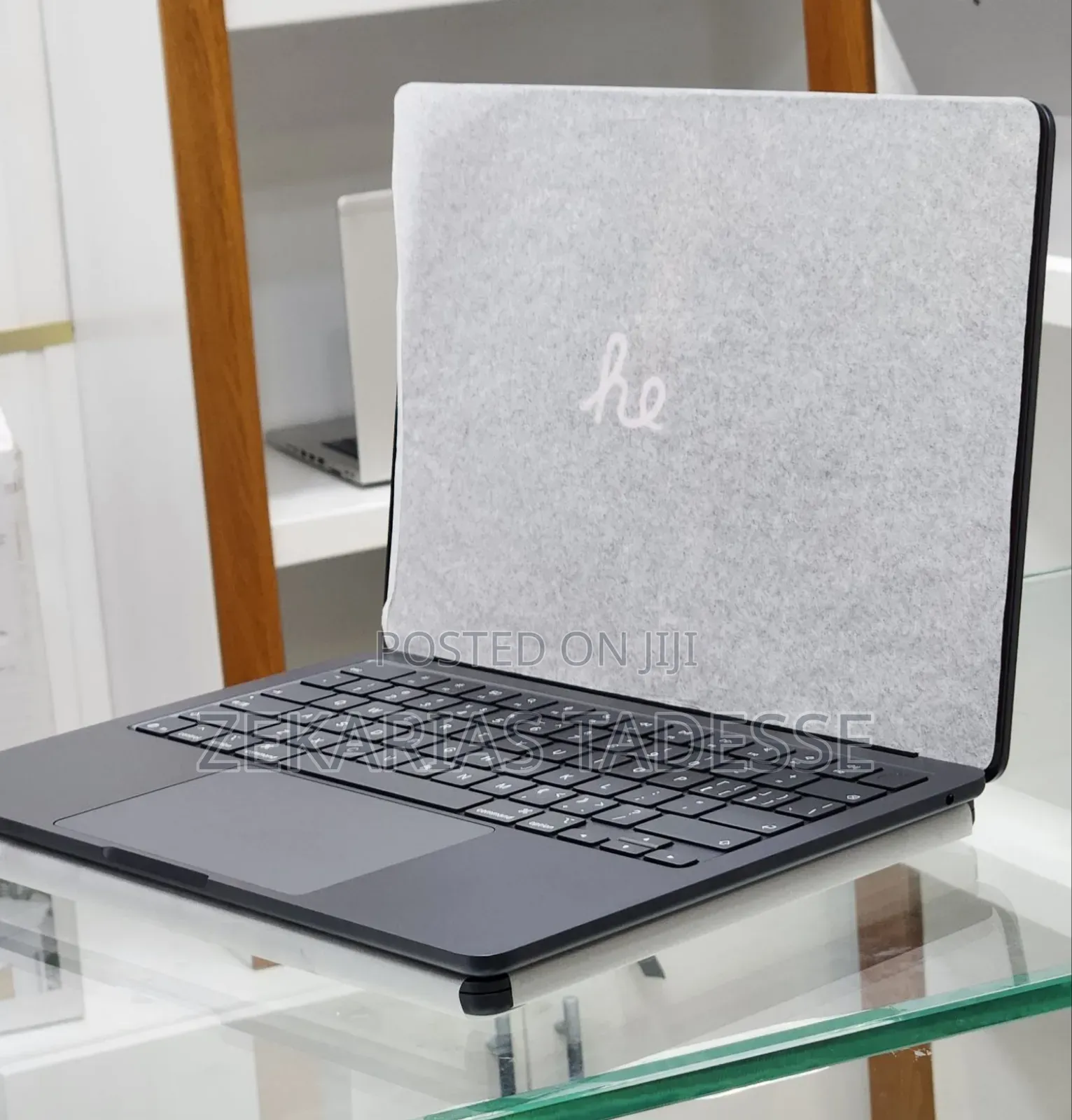 New Laptop Apple MacBook Air 2025 M4 13-Inch 16GB Apple M4 SSD 256GB