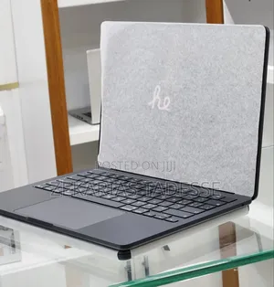 New Laptop Apple MacBook Air 2025 M4 13-Inch 16GB Apple M4 SSD 256GB