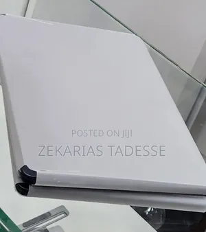 New Laptop Apple MacBook Air 2025 M4 13-Inch 16GB Apple M4 SSD 256GB