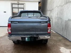 Toyota Hilux 2012 Gray