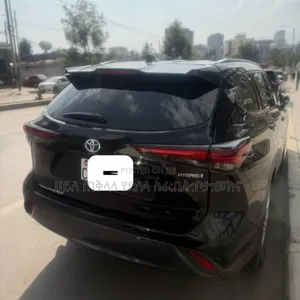 Toyota Highlander Hybrid 2024 Matt Black