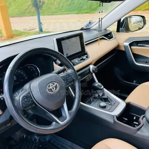 Toyota RAV4 Hybrid 2024 White