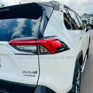 Toyota RAV4 Hybrid 2024 White