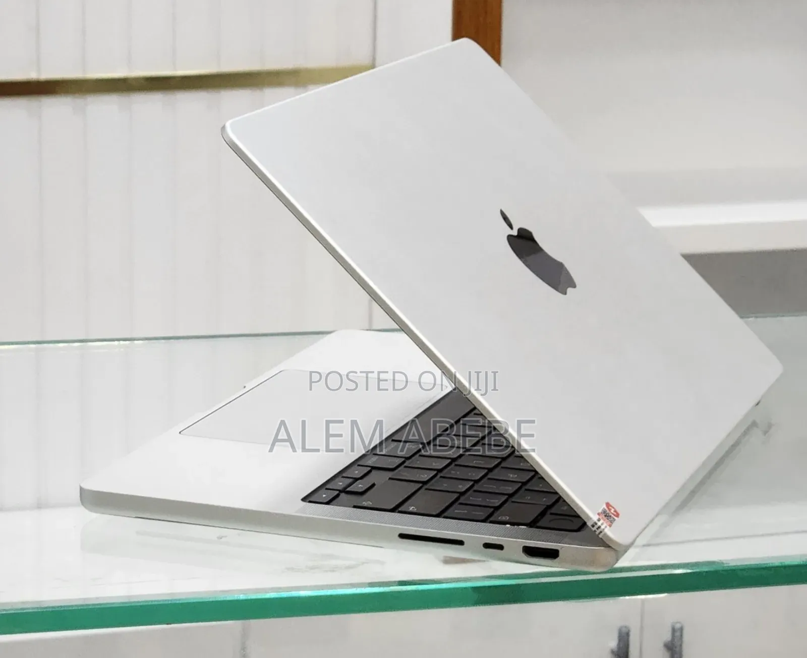 New Apple MacBook Pro 2023 M3 14-Inch 18GB Apple M3 Pro SSD 512GB