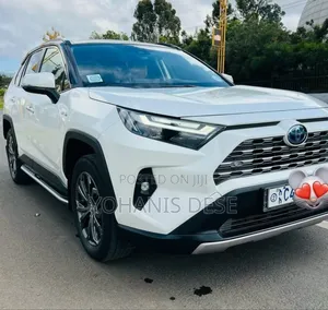 Toyota RAV4 2024 White