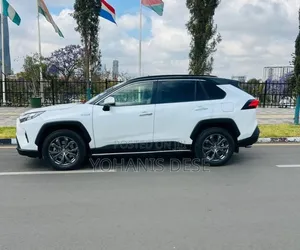 Toyota RAV4 2024 White