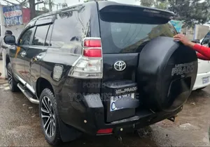 Toyota Land Cruiser Prado 2011 Black