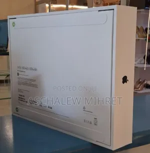 New Laptop Apple MacBook Air 2025 M4 13-Inch 16GB Apple M4 SSD 512GB