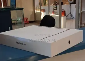 New Laptop Apple MacBook Air 2025 M4 13-Inch 16GB Apple M4 SSD 512GB