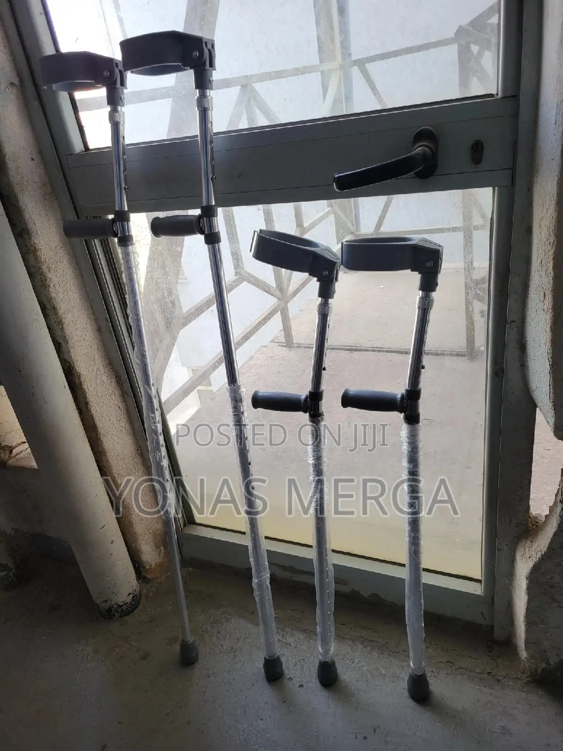 Elbow Crutches 咚你the Image Shows Pairs of Adult Forearm Crutches