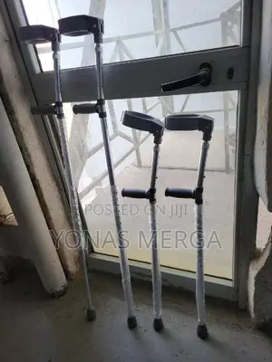 Elbow Crutches 咚你the Image Shows Pairs of Adult Forearm Crutches