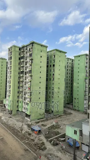 የሚሸጥ 40/60 ኮንዶሚኒየም ሱቅ