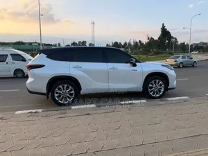 Toyota Highlander Hybrid Bronze Edition AWD 2023 White