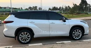 Toyota Highlander Hybrid Bronze Edition AWD 2023 White