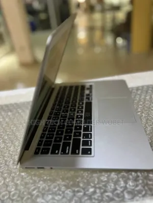 New Laptop Apple MacBook Air 2014 4GB Intel Core I5 SSD 256GB