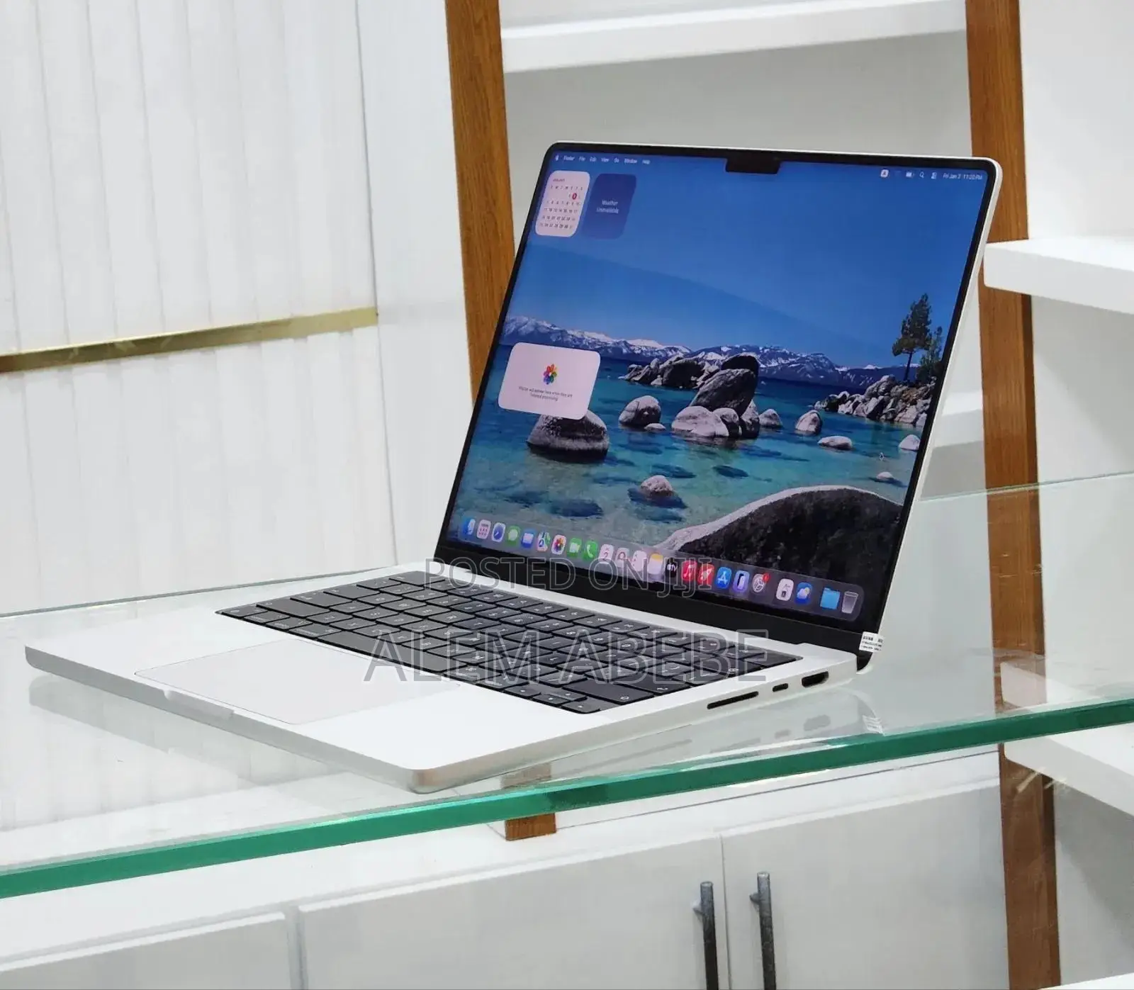 New Apple MacBook Pro 2023 M3 14-Inch 18GB Apple M3 Pro SSD 512GB