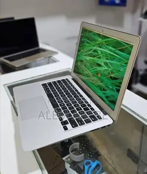 New Laptop Apple MacBook Air 2015 8GB Intel Core I5 SSD 256GB