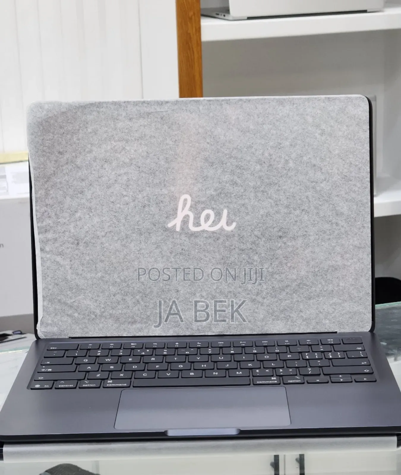 New Laptop Apple MacBook Pro 2024 M4 14-Inch 16GB Apple M4 SSD 256GB