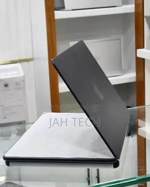 New Laptop Apple MacBook Pro 2024 M4 14-Inch 16GB Apple M4 SSD 256GB
