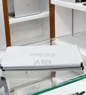 New Laptop Apple MacBook Pro 2024 M4 14-Inch 16GB Apple M4 SSD 256GB