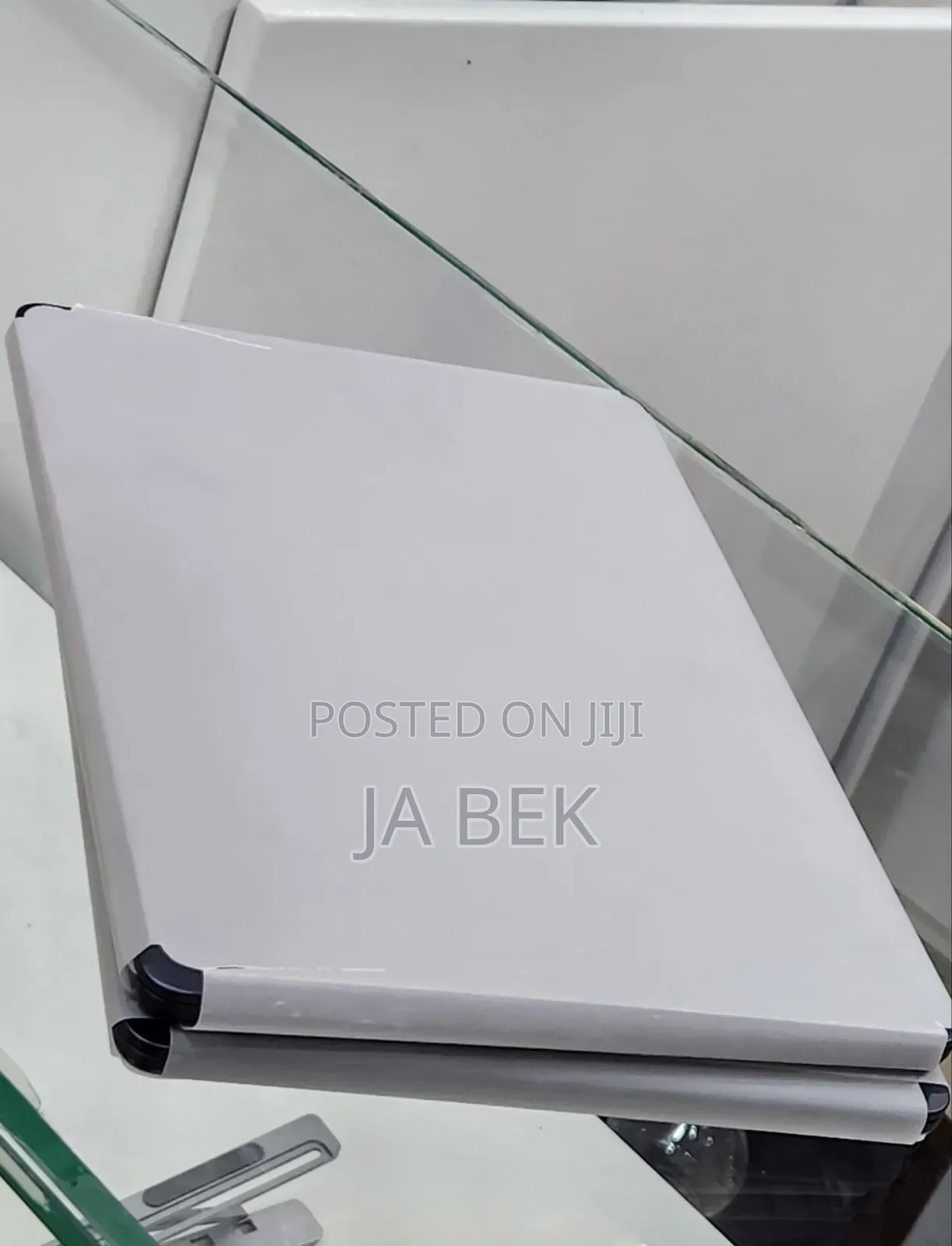 New Laptop Apple MacBook Pro 2024 M4 14-Inch 16GB Apple M4 SSD 256GB