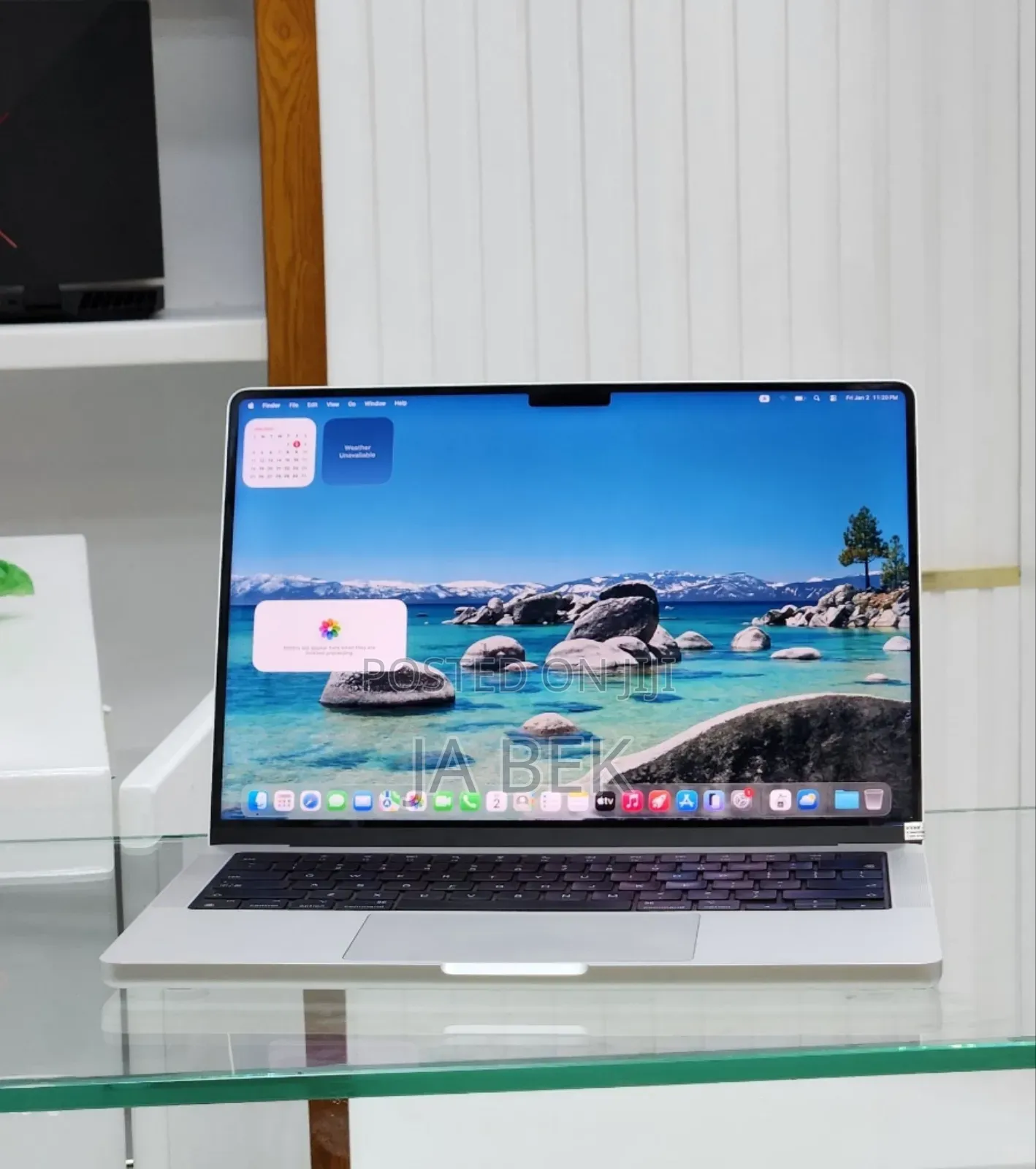 New Apple MacBook Pro 2023 M3 14-Inch 18GB Apple M3 Pro SSD 512GB