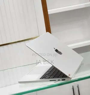 New Apple MacBook Pro 2023 M3 14-Inch 18GB Apple M3 Pro SSD 512GB