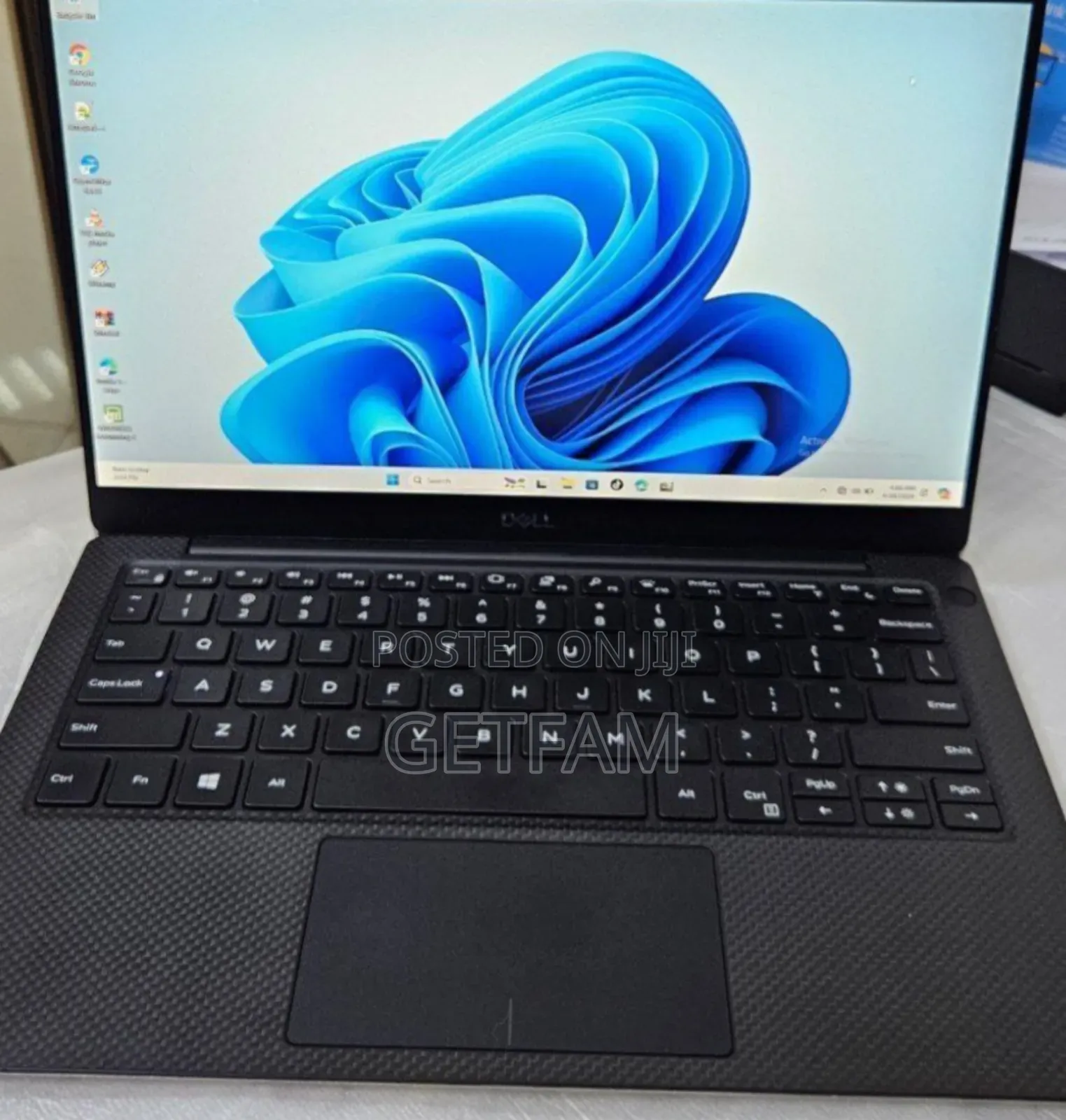 New Laptop Dell XPS 15 8GB Intel SSD 512GB