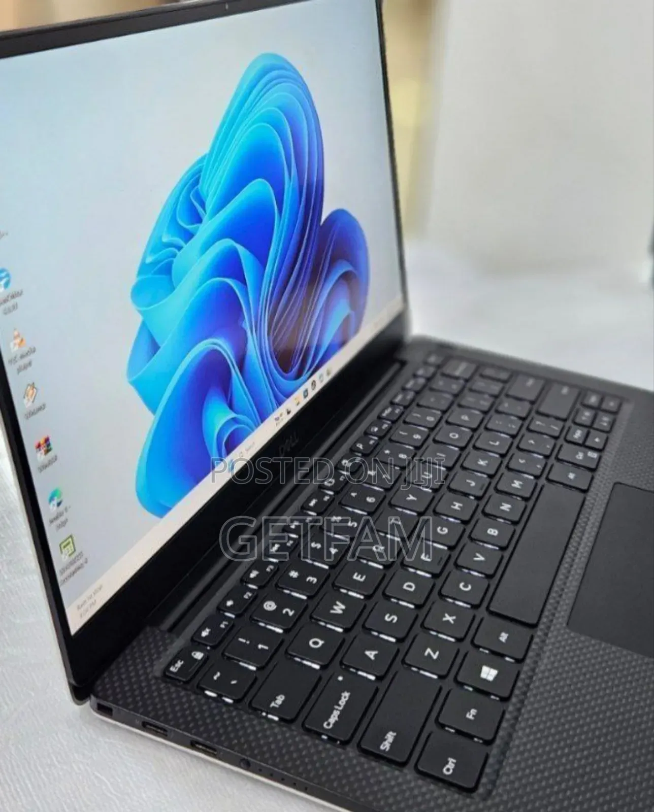 New Laptop Dell XPS 15 8GB Intel SSD 512GB